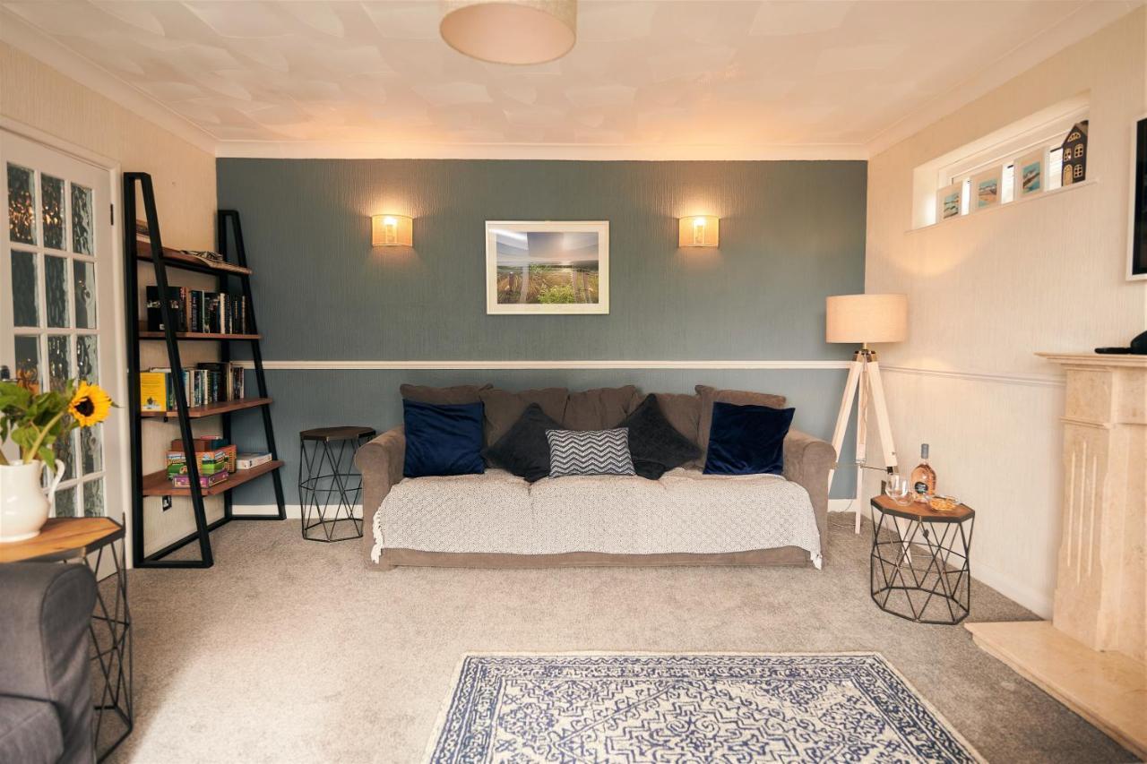 Sea Gem- Beautiful Family Home With Stunning Sea Views & Garden 텐비 외부 사진