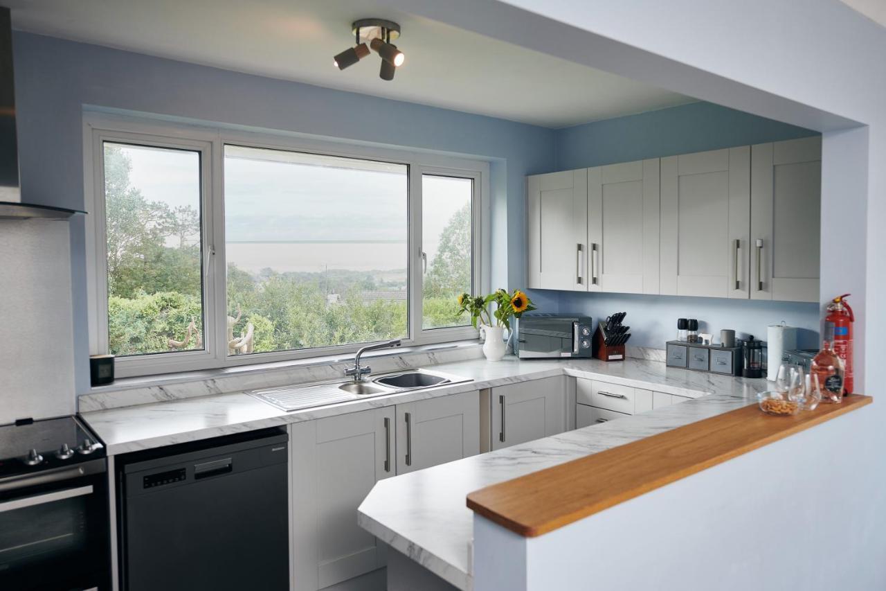 Sea Gem- Beautiful Family Home With Stunning Sea Views & Garden 텐비 외부 사진